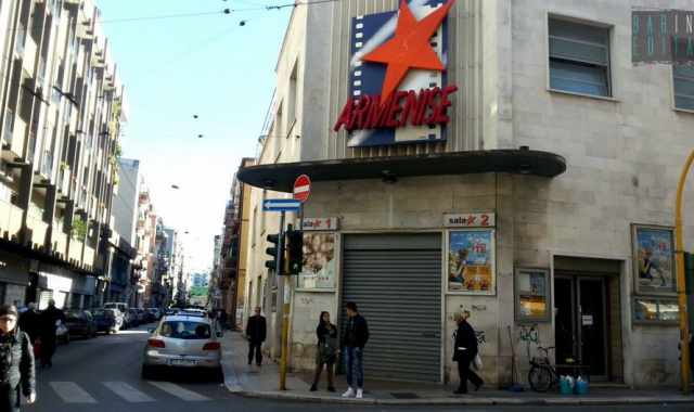 Bari, chiude anche il cinema Armenise: Dopo 61 anni ci arrendiamo alle multisala
